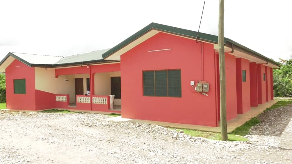 AGA Iduapirem Mine commissions teachers’ bungalow for two host communities